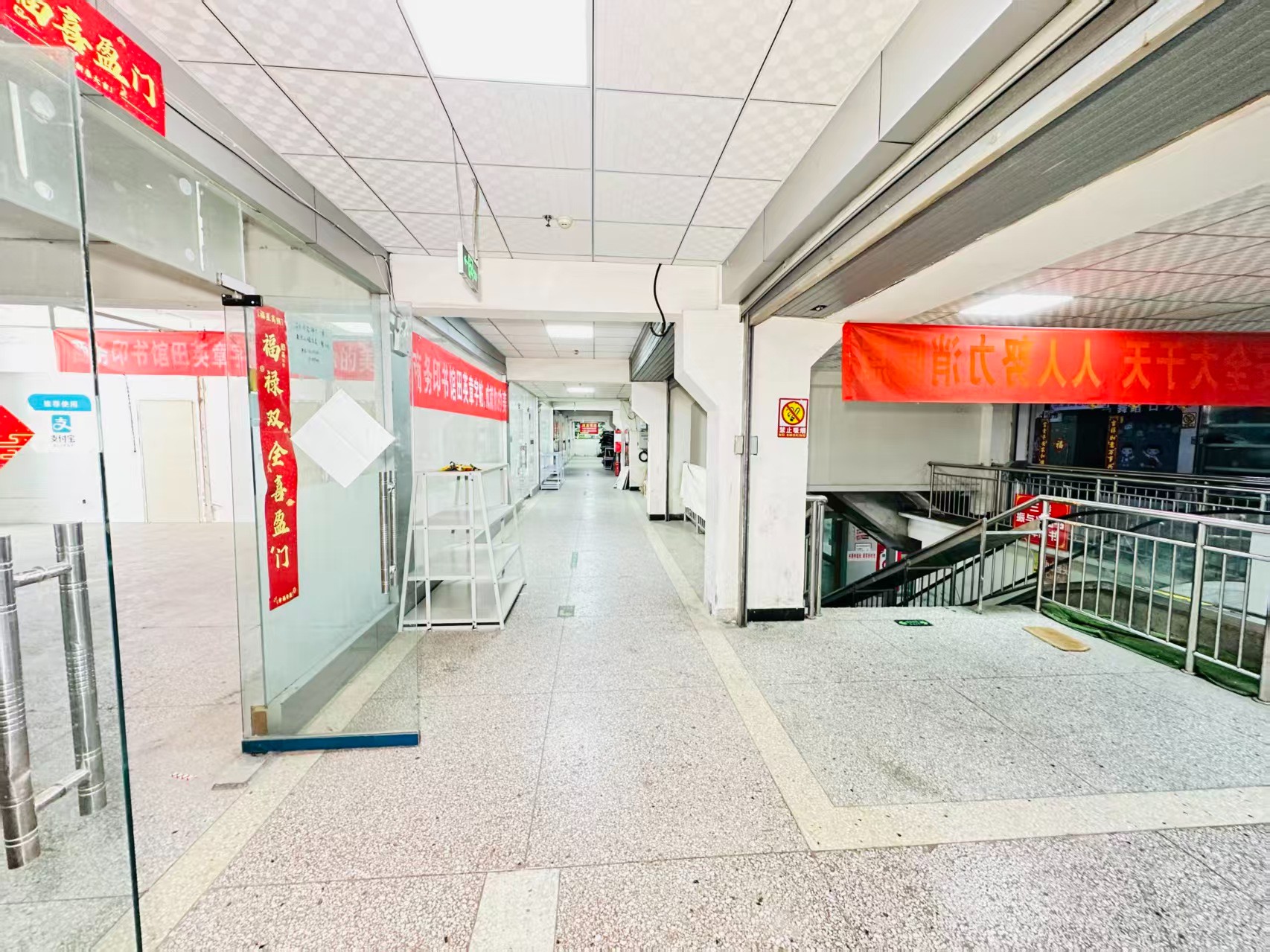 符家屯中街引入人工智能技术应用场景，推动AI与商业、零售、电商、企业服务等领域融合发展。